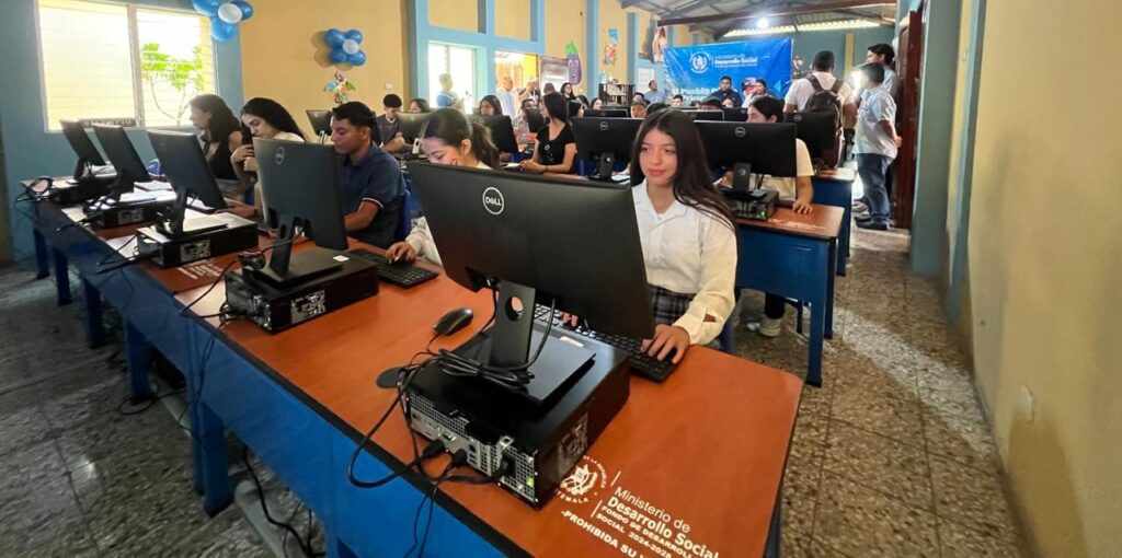 MIDES ENTREGA INSUMOS PARA TALLERES DE COMPUTACIÓN EN LOS MUNICIPIOS DE PUEBLO NUEVO VIÑAS, SANTA ROSA Y EL PROGRESO, JUTIAPA