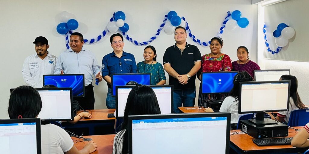 NUEVO TALLER DE COMPUTACIÓN EN RÍO DULCE ABRE LAS PUERTAS DE LAS COMUNIDADES AL FUTURO DIGITAL