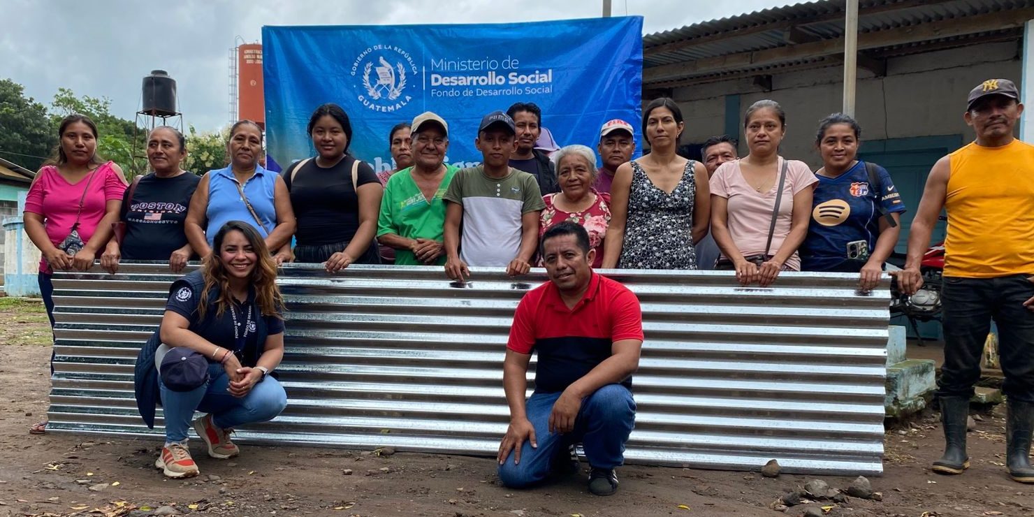 MIDES ENTREGA 210 KITS DE TECHO MÍNIMO A FAMILIAS DE RETALHULEU