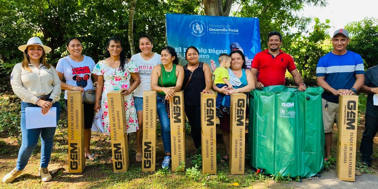 MIDES BENEFICIA A 268 FAMILIAS CON KITS DE TECHO MÍNIMO Y TANQUES FLEXIBLES EN RETALHULEU Y SUCHITEPÉQUEZ