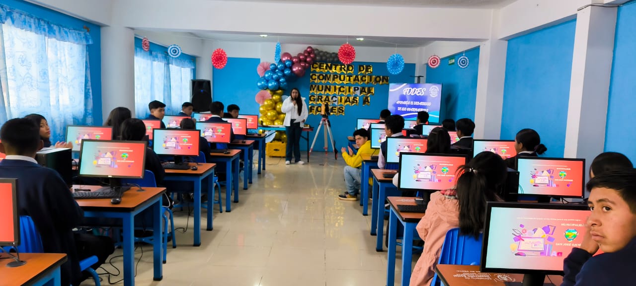 COMUNIDADES DE SAN MARCOS ACCEDEN A TALLERES DE COMPUTACIÓN GRACIAS AL MIDES
