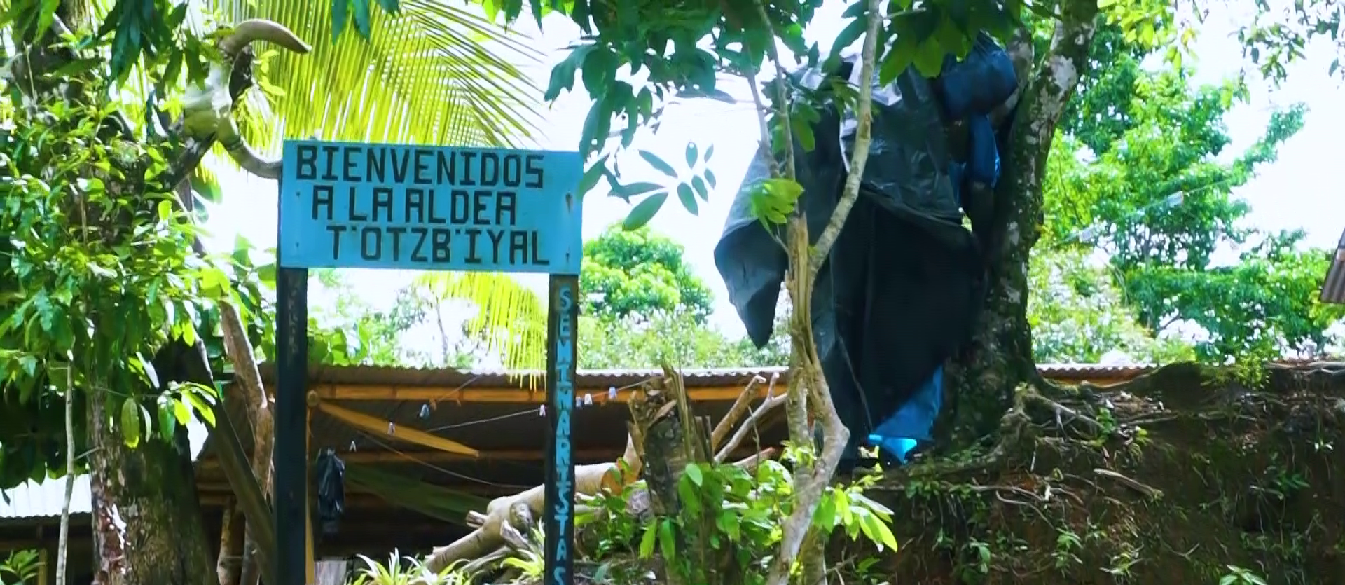 FODES ENTREGA KITS DE TECHO MÍNIMO PARA MEJORAR VIVIENDAS EN LIVINGSTON, IZABAL