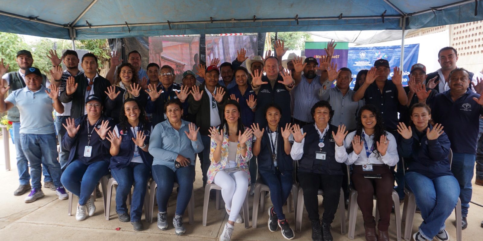 ENTREGA DE ESTUFAS MEJORADAS Y FILTROS PURIFICADORES DE AGUA EN SAN CARLOS ALZATATE, JALAPA